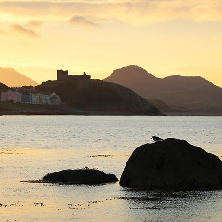 Glan Y Mor, Sleeps 20, 8 Bedrooms, 8 Bathrooms, Seafront, Criccieth Exterior foto