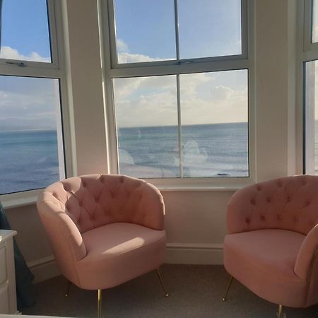 Glan Y Mor, Sleeps 20, 8 Bedrooms, 8 Bathrooms, Seafront, Criccieth Exterior foto