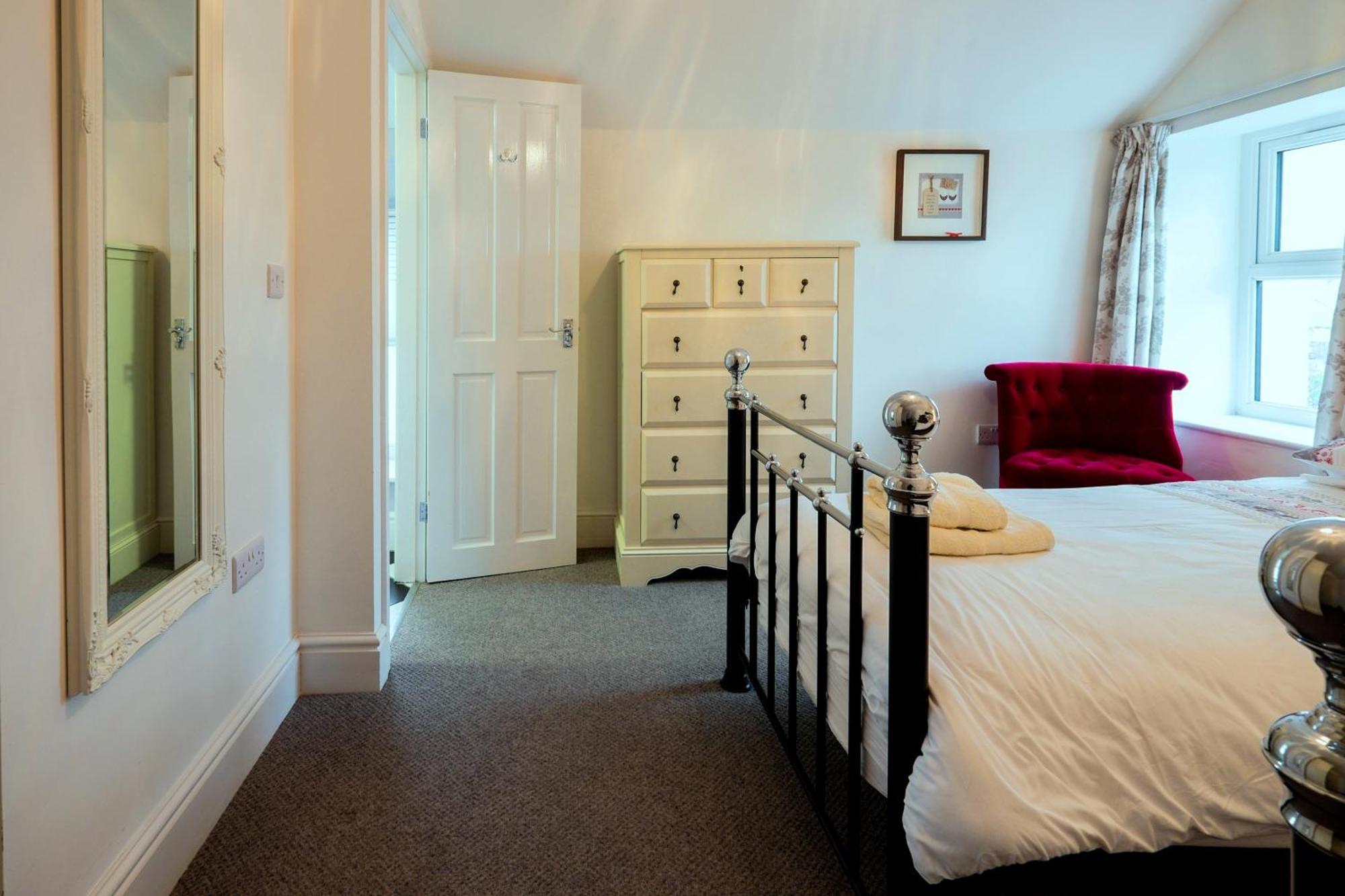 Glan Y Mor, Sleeps 20, 8 Bedrooms, 8 Bathrooms, Seafront, Criccieth Exterior foto