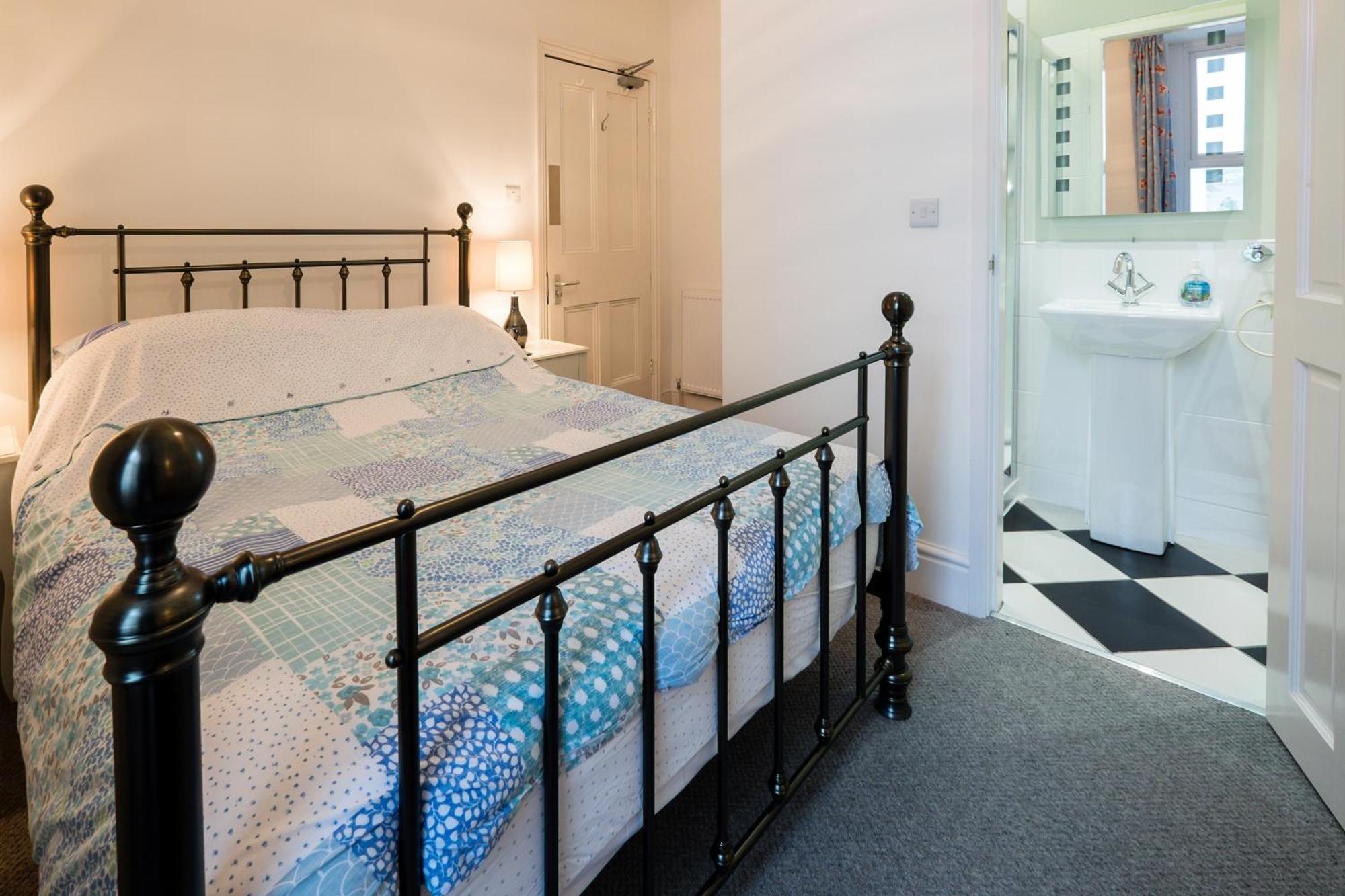 Glan Y Mor, Sleeps 20, 8 Bedrooms, 8 Bathrooms, Seafront, Criccieth Exterior foto