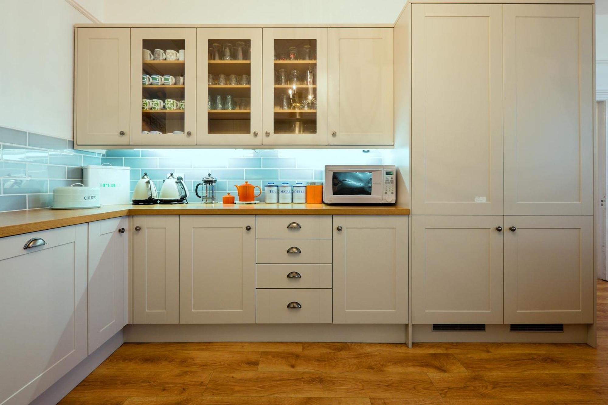 Glan Y Mor, Sleeps 20, 8 Bedrooms, 8 Bathrooms, Seafront, Criccieth Exterior foto