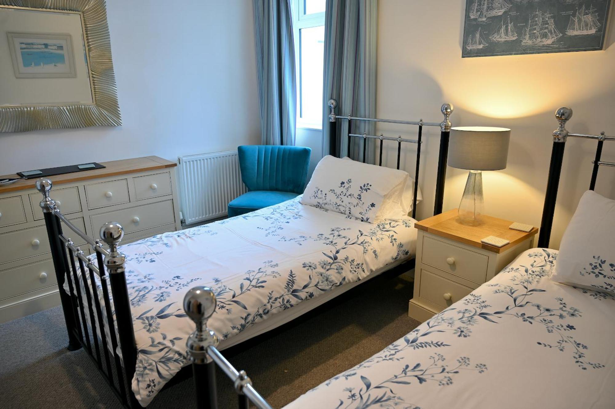 Glan Y Mor, Sleeps 20, 8 Bedrooms, 8 Bathrooms, Seafront, Criccieth Exterior foto