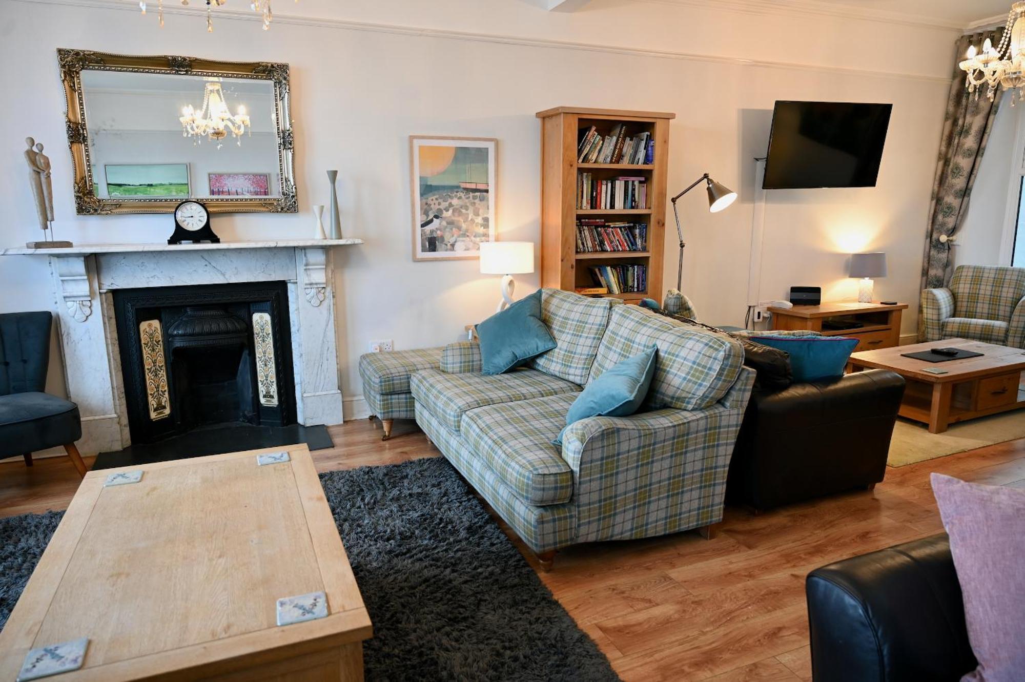 Glan Y Mor, Sleeps 20, 8 Bedrooms, 8 Bathrooms, Seafront, Criccieth Exterior foto