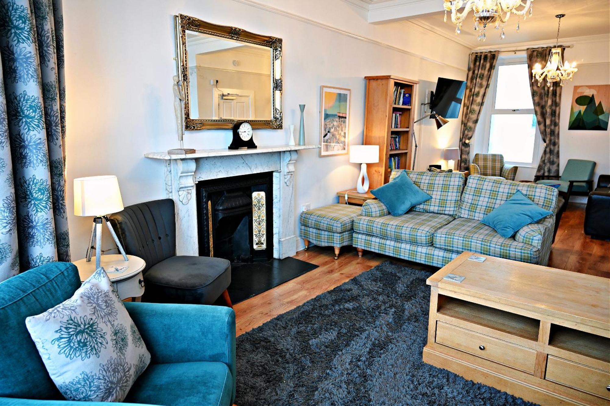Glan Y Mor, Sleeps 20, 8 Bedrooms, 8 Bathrooms, Seafront, Criccieth Exterior foto