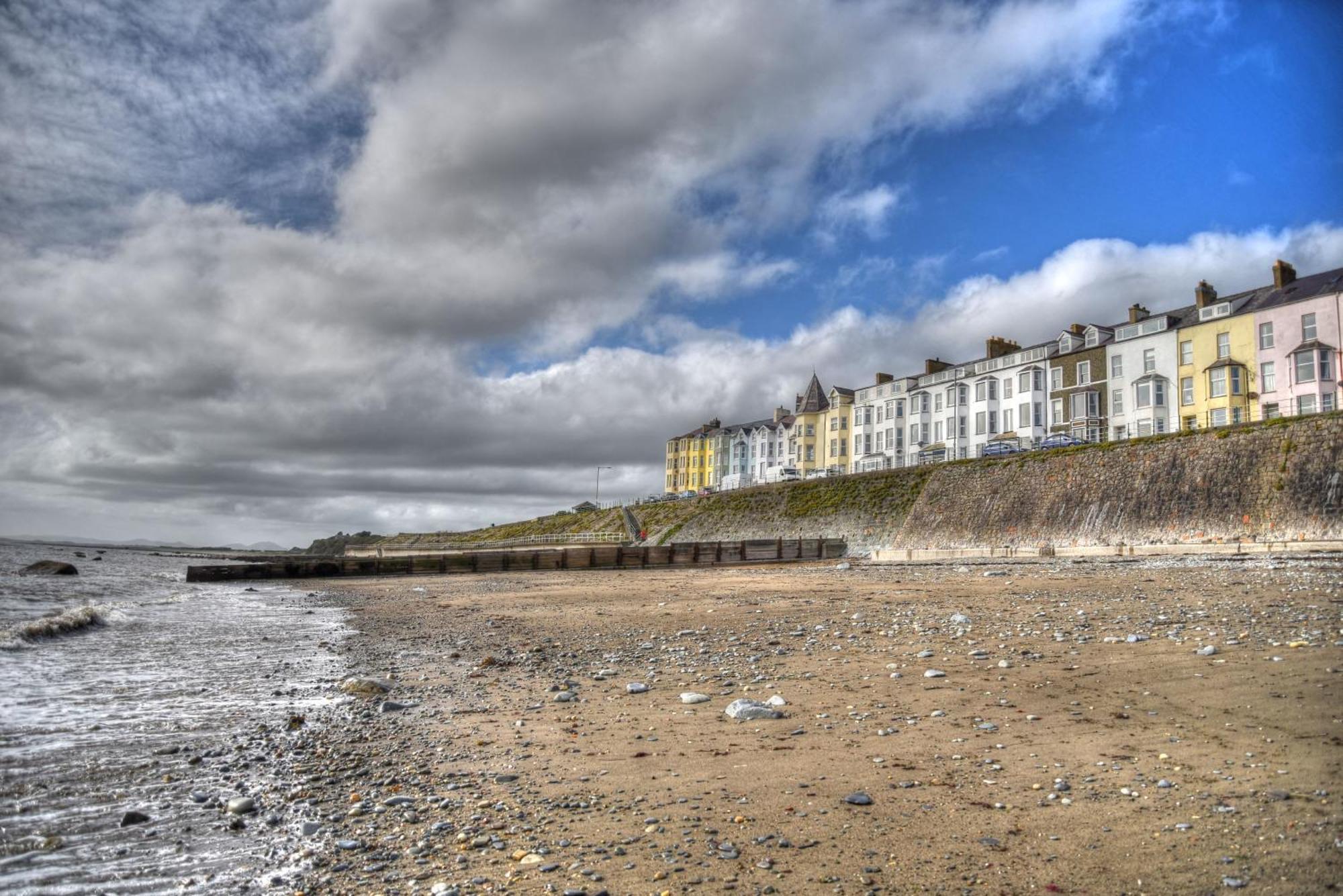 Glan Y Mor, Sleeps 20, 8 Bedrooms, 8 Bathrooms, Seafront, Criccieth Exterior foto