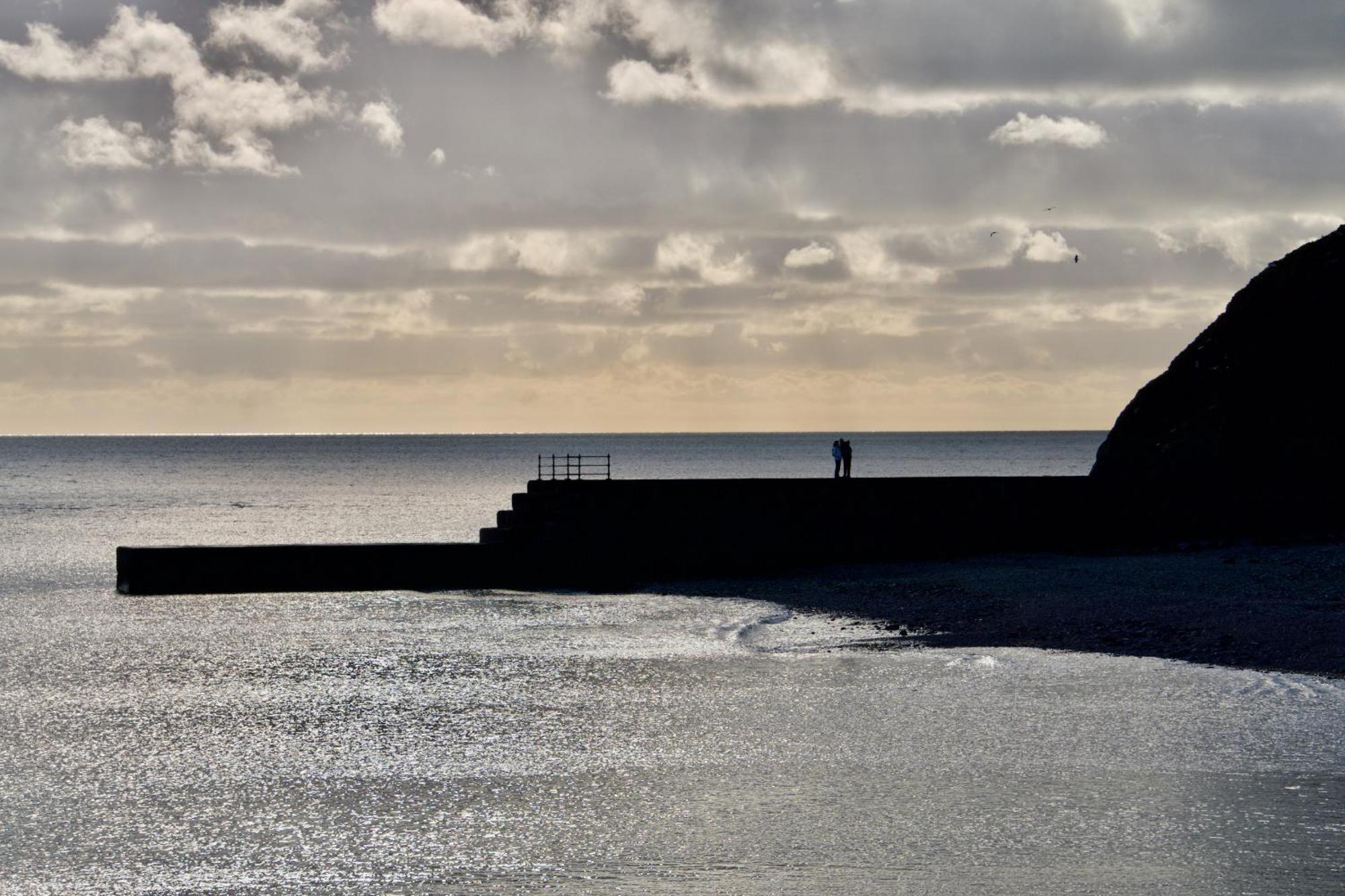 Glan Y Mor, Sleeps 20, 8 Bedrooms, 8 Bathrooms, Seafront, Criccieth Exterior foto
