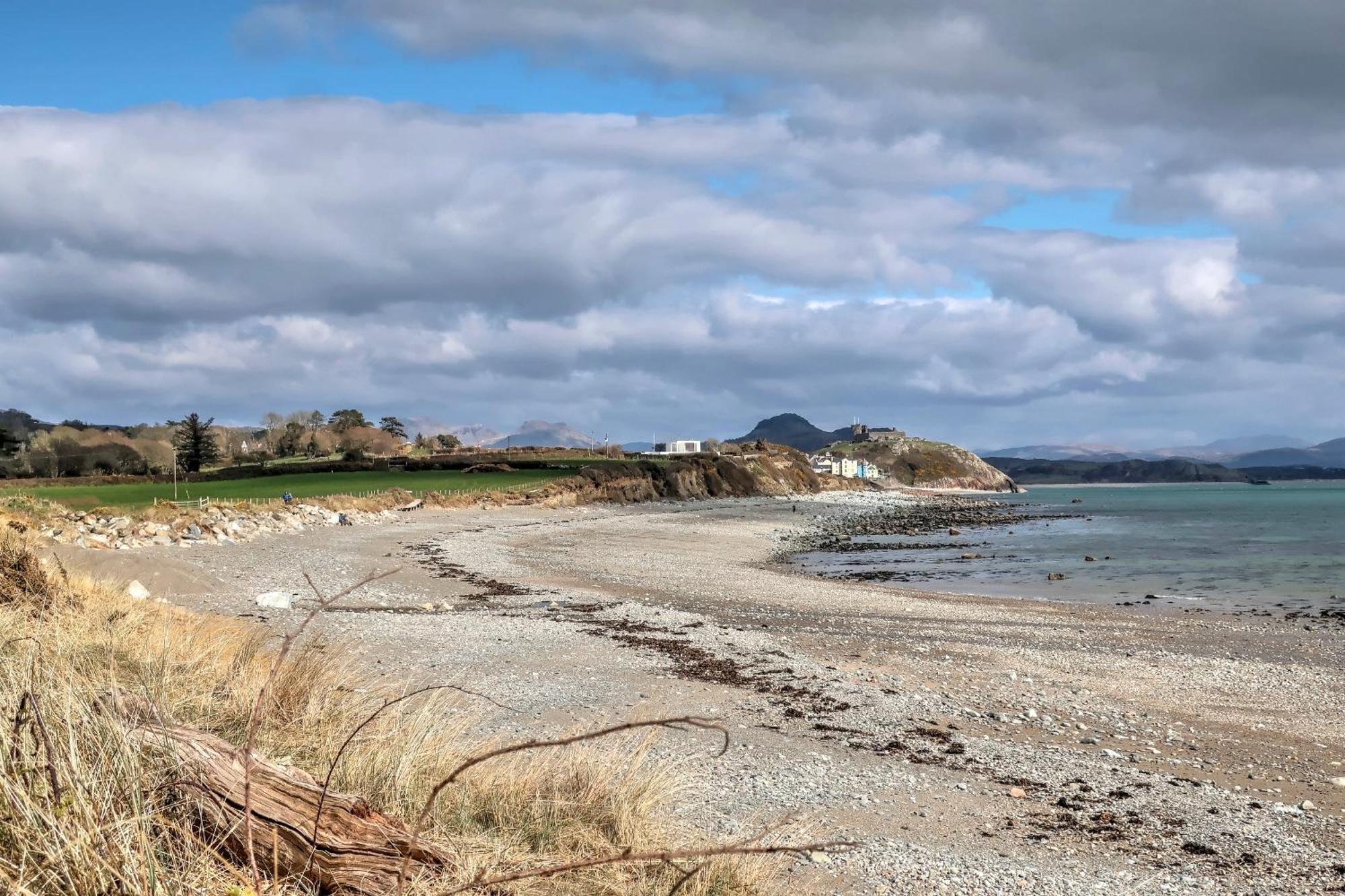 Glan Y Mor, Sleeps 20, 8 Bedrooms, 8 Bathrooms, Seafront, Criccieth Exterior foto