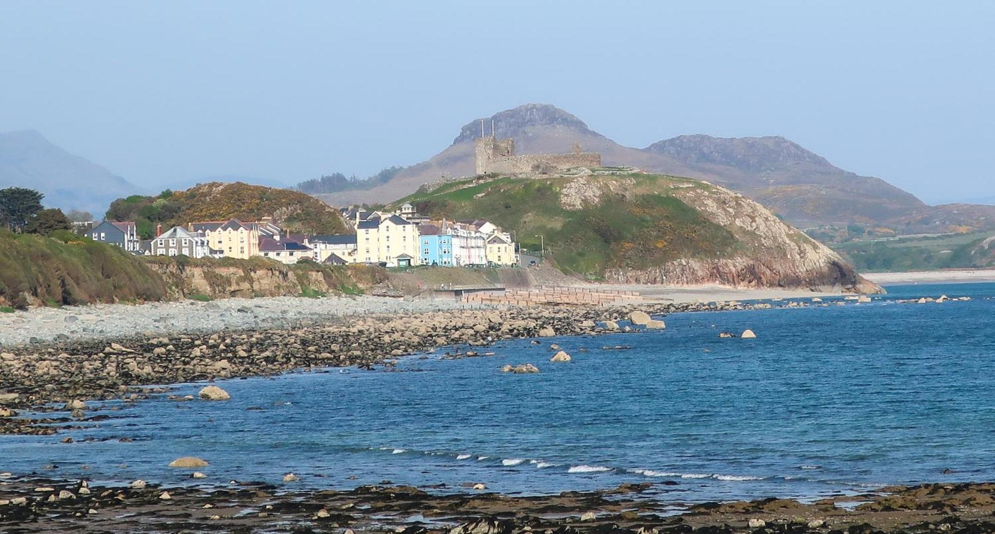 Glan Y Mor, Sleeps 20, 8 Bedrooms, 8 Bathrooms, Seafront, Criccieth Exterior foto