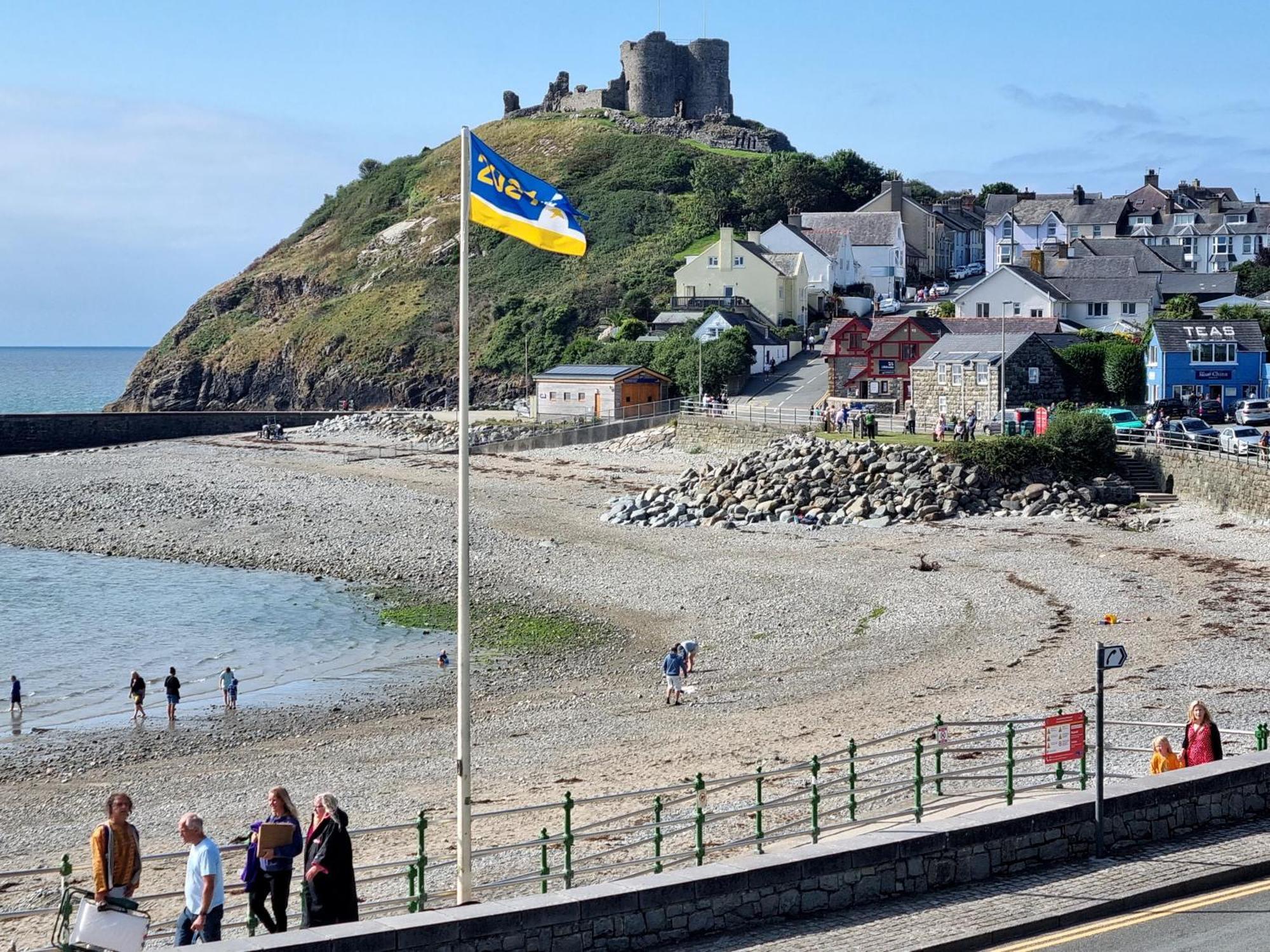 Glan Y Mor, Sleeps 20, 8 Bedrooms, 8 Bathrooms, Seafront, Criccieth Exterior foto