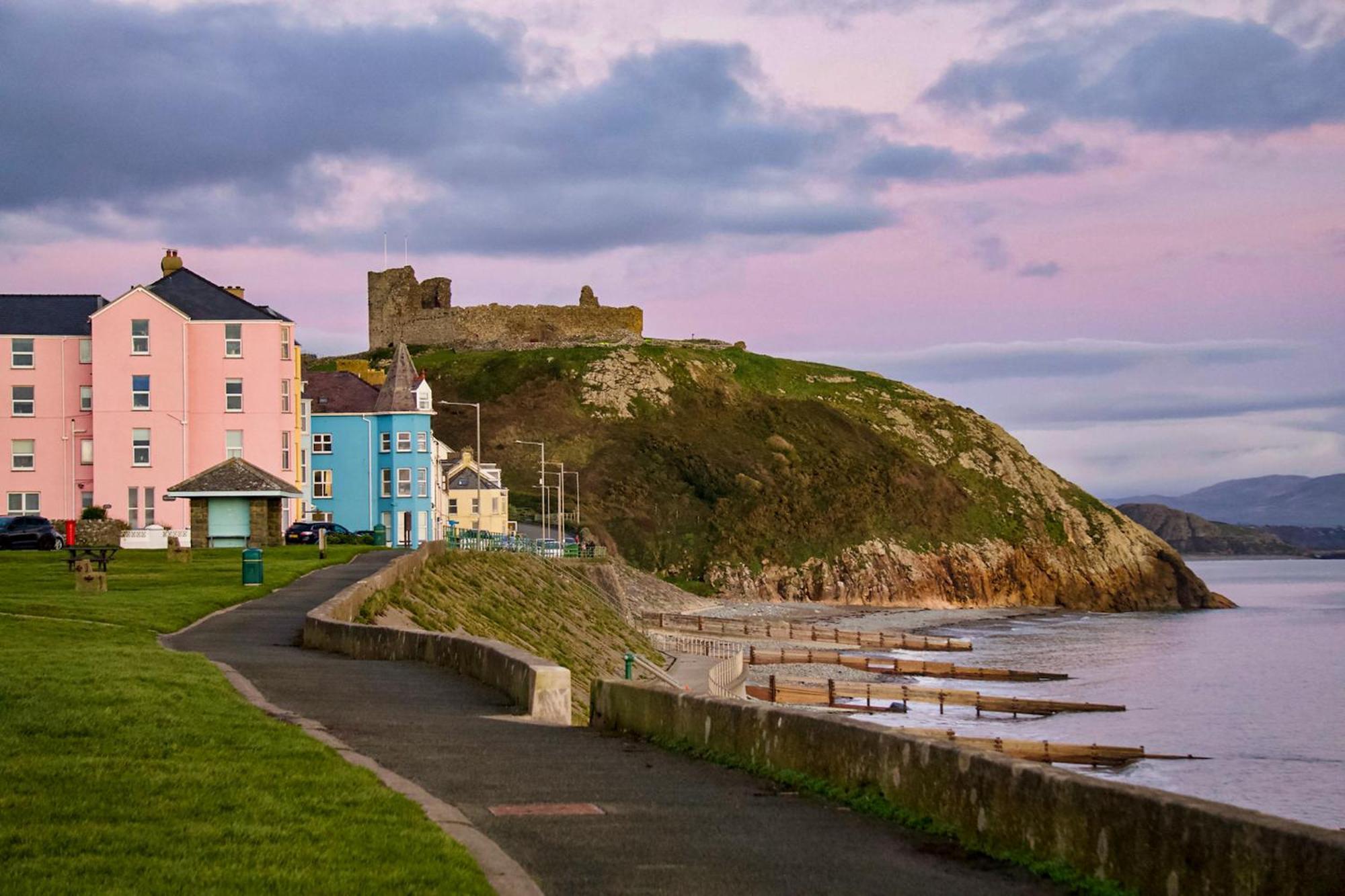 Glan Y Mor, Sleeps 20, 8 Bedrooms, 8 Bathrooms, Seafront, Criccieth Exterior foto