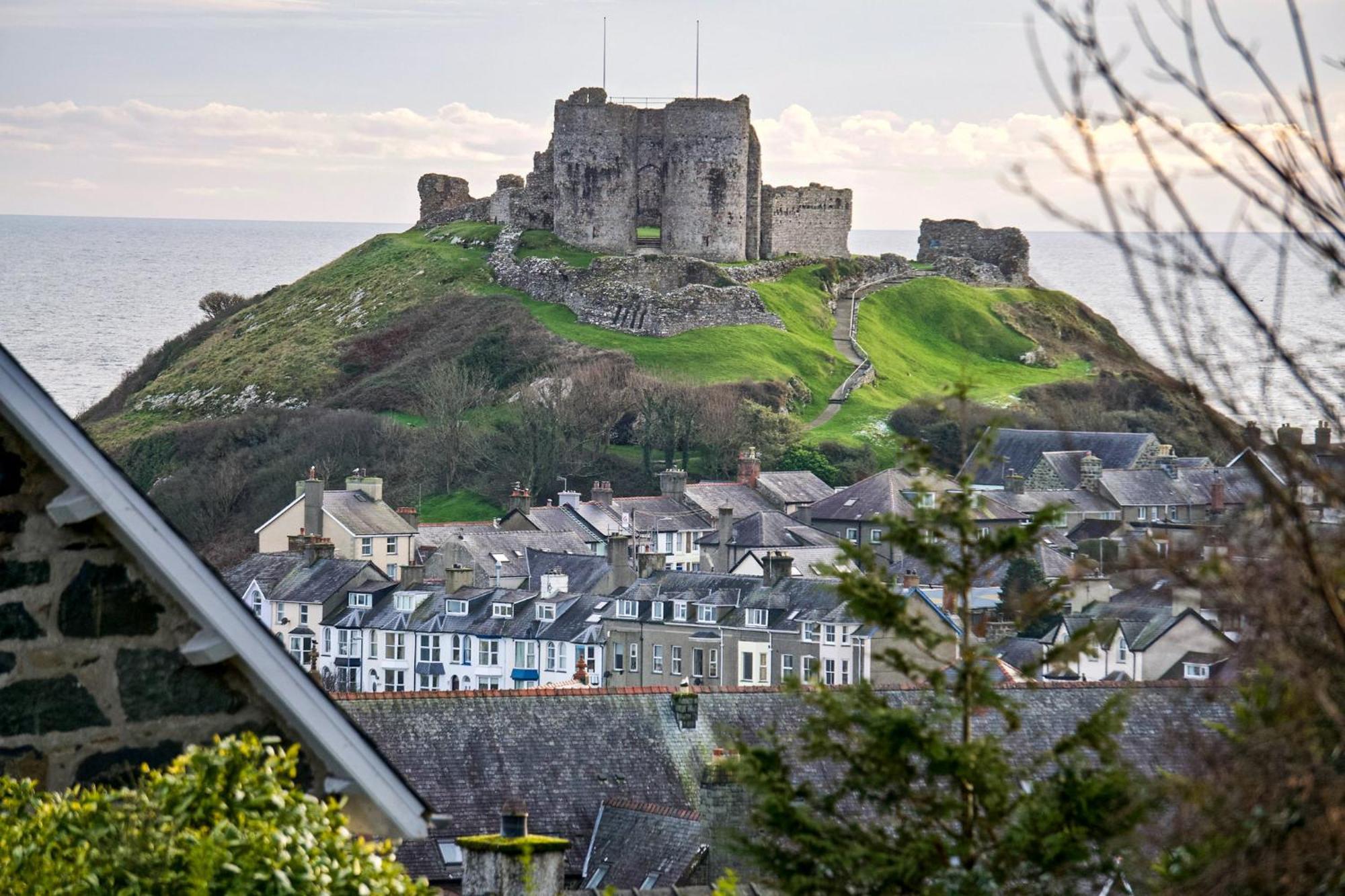 Glan Y Mor, Sleeps 20, 8 Bedrooms, 8 Bathrooms, Seafront, Criccieth Exterior foto